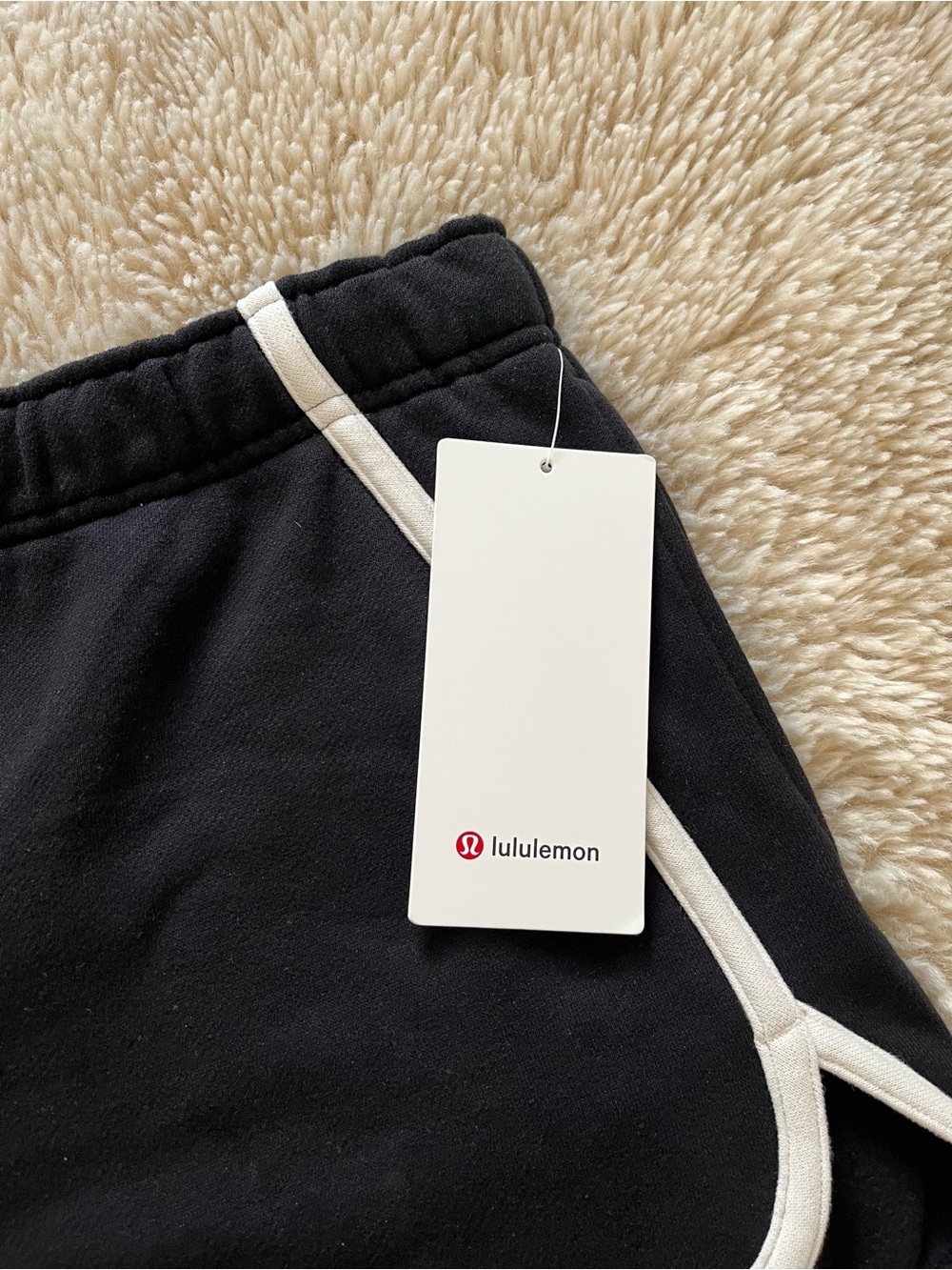 Lululemon MR Scuba Shorts - Picture 3 of 5